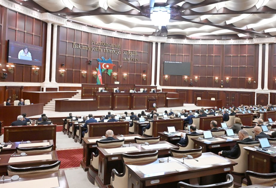 Deputat maaşlardan danışdı: Artırılmalıdır