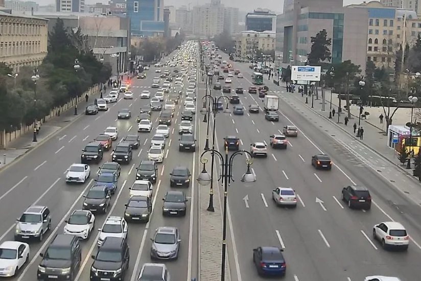 Bakıda 20 istiqamətdə nəqliyyatın sıxlığı yaranıb