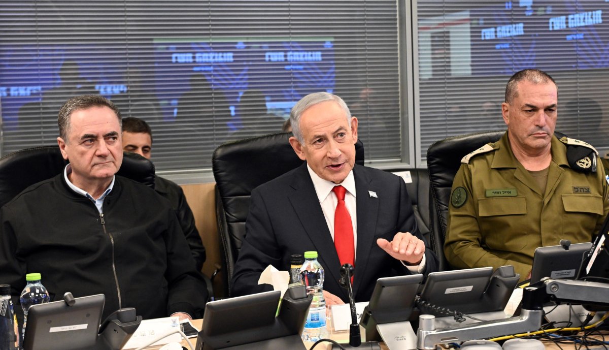 Netanyahu İran xalqına: "Sizə yuxarıdan baxırıq"