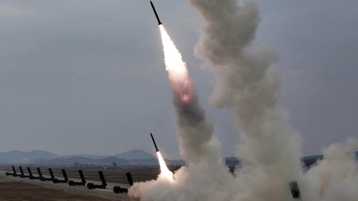 Şimali Koreya: Yeni raketlər strateji gücünü göstərdi