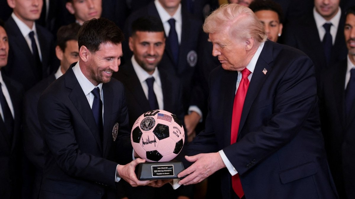Messi Ağ Evdə: Futbolun ən yaxşısı kimdir?