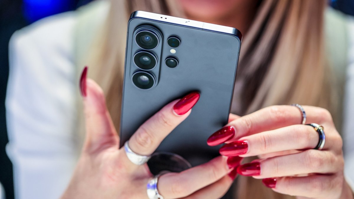 Samsung süni intellektlə Apple-ı qovur