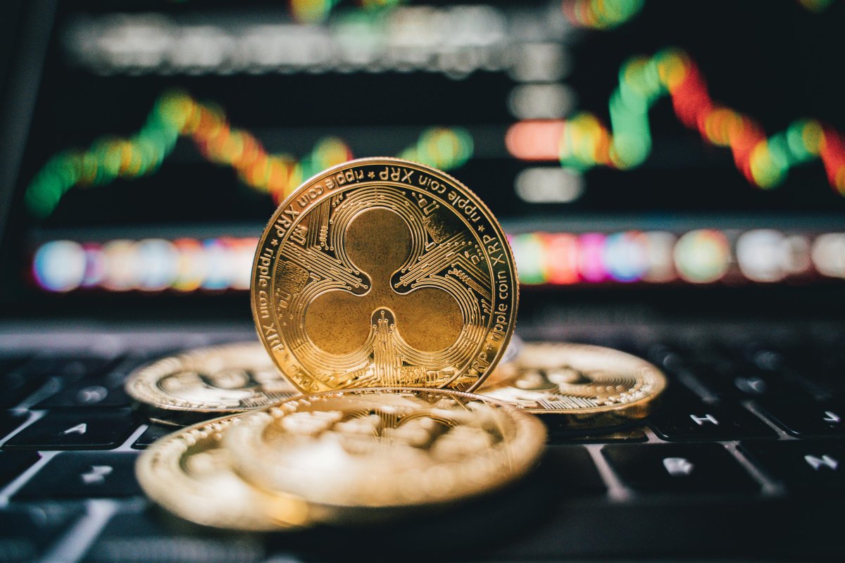 XRP dəstək səviyyəsinə yaxınlaşır, tənzimləmə dəyişiklikləri təsir edir