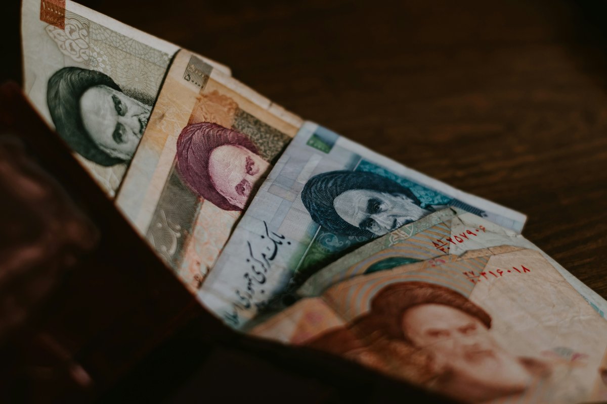 İran məzənnəsi müharibə başlayandan bəri 11% artıb