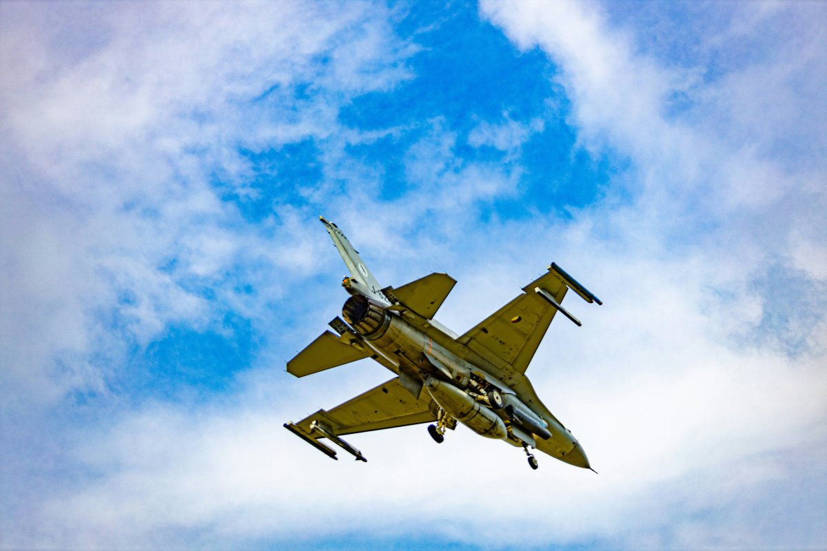 İran ABŞ-yə aid F-16 qırıcısını vurduğunu açıqladı