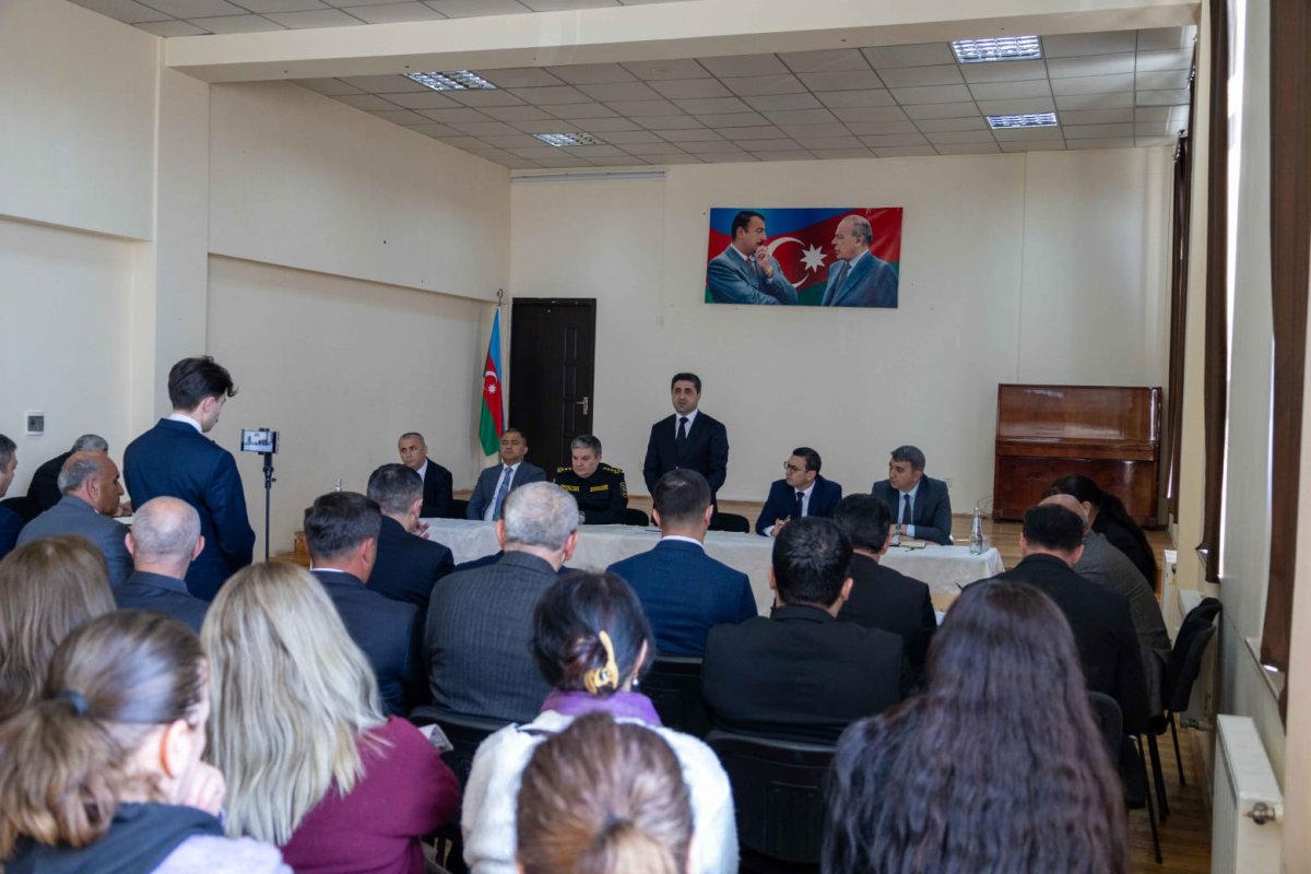 Elvin Paşayev Ləkit kəndində səyyar qəbul keçirib