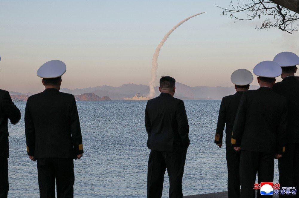 Şimali Koreya yeni beş raketi sınaqdan keçirdi