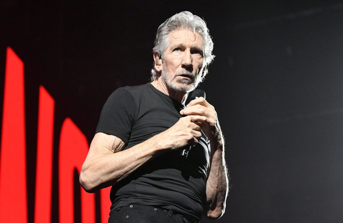 Pink Floyd-un qurucusu ABŞ siyasətində pulun hökmranlığını tənqid etdi