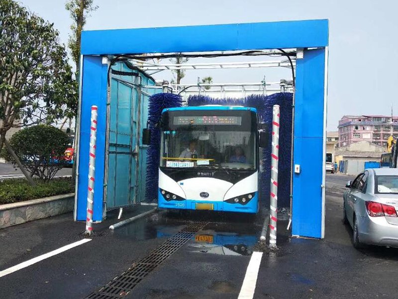“BakuBus” Xırdalanda 865 min manata “moyka” tikdirir