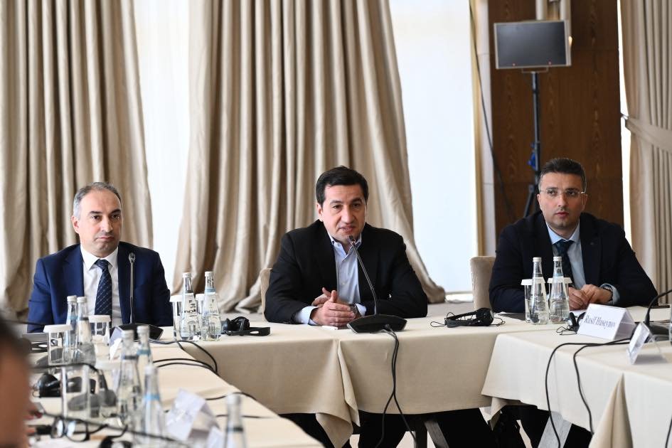 “Sülh Körpüsü” təşəbbüsünün iştirakçıları Qəbələdə Hikmət Hacıyev ilə görüşüblər