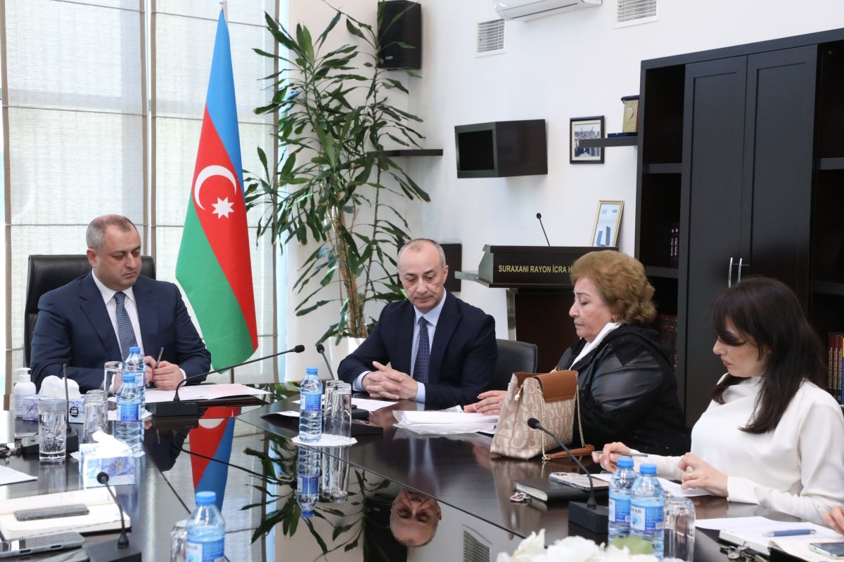 Adil Əliyev vətəndaşları qəbul edib