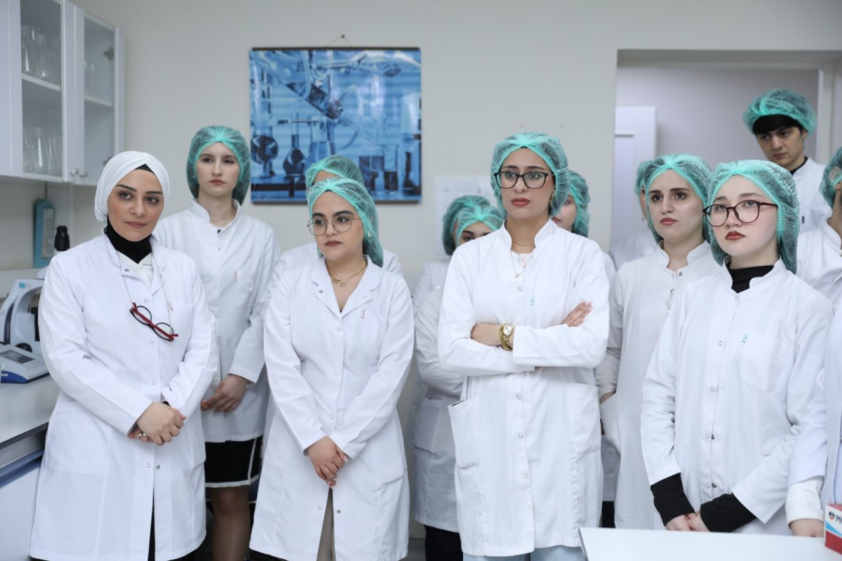 Azərbaycan Tibb Universitetinin tələbələri AQTİ-də praktik məşğələlər keçirlər