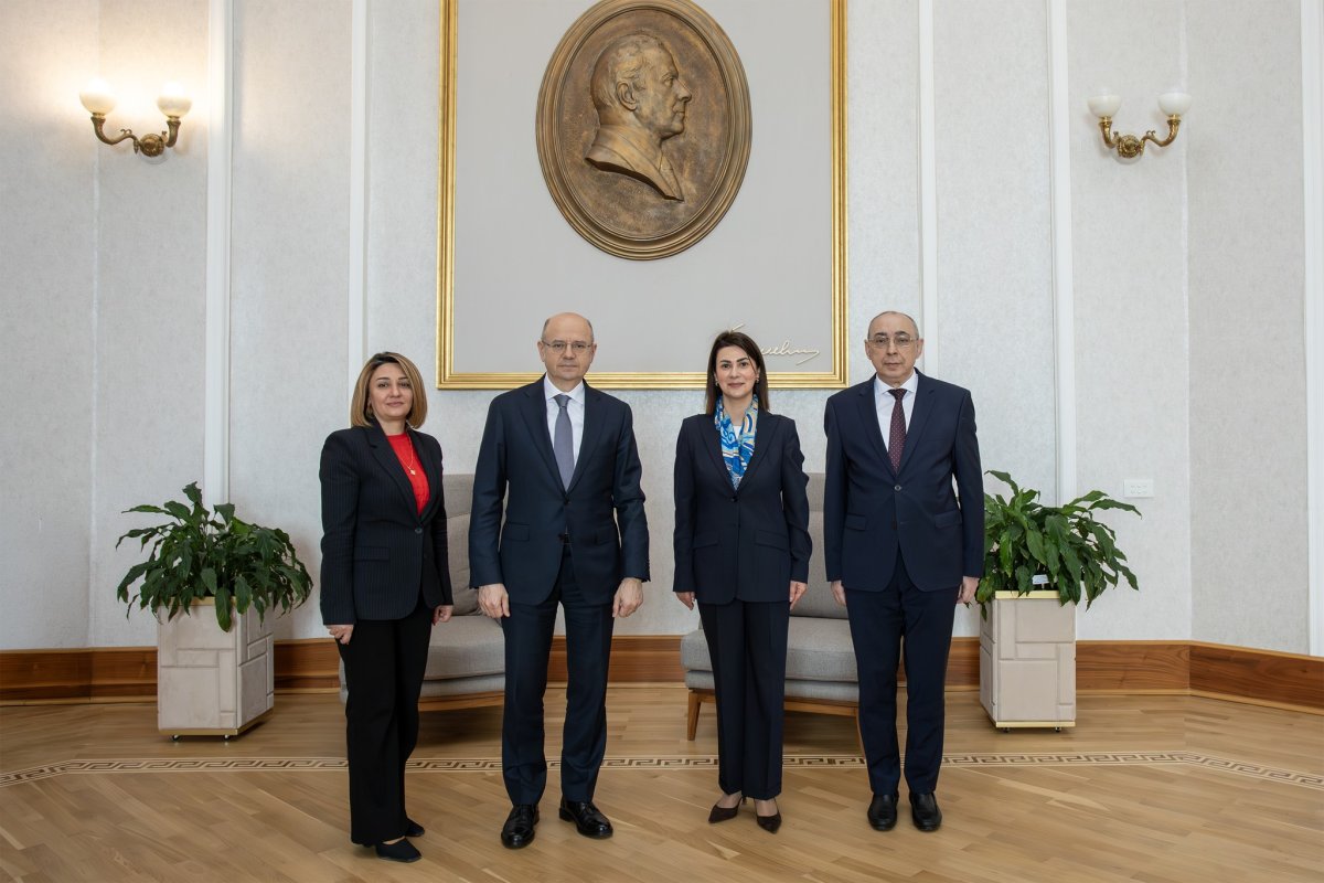 Energetika naziri İƏT Təmiz Enerji Mərkəzinin icraçı direktoru ilə görüşüb