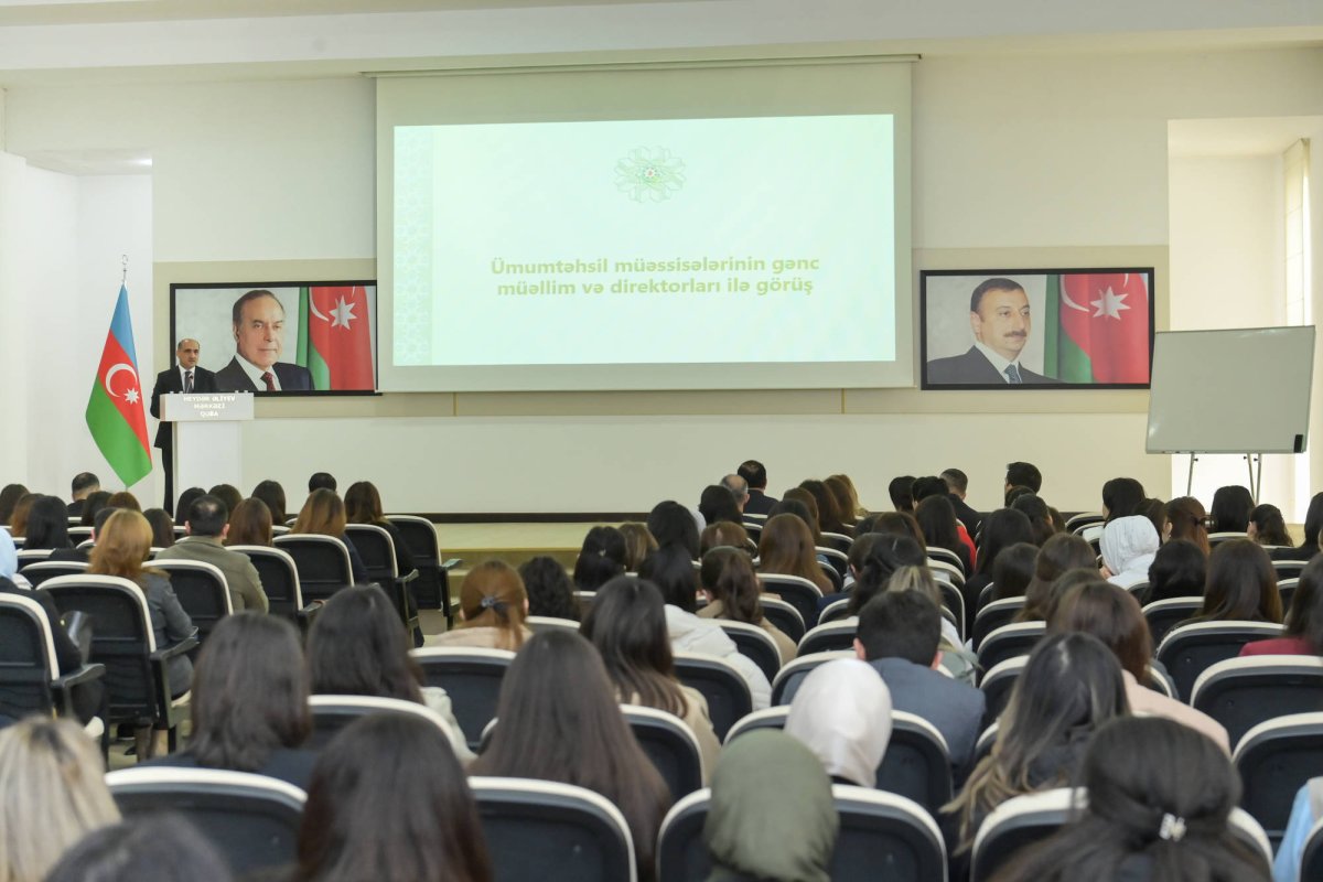 İdris İsayev Qubada təhsil müəssisələrinin pedaqoji heyəti ilə görüşüb