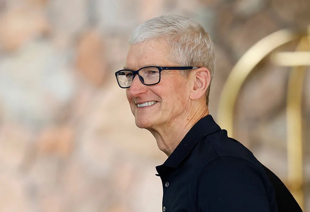 Apple 2027-ci ildə smart eynəklərini satışa çıxaracaq
