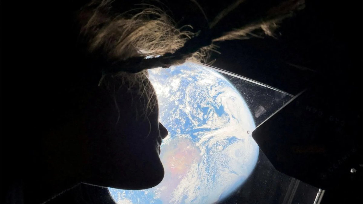 Artemis II astronavtları yerdən ən uzaq insan səyahəti rekordunu qırdı