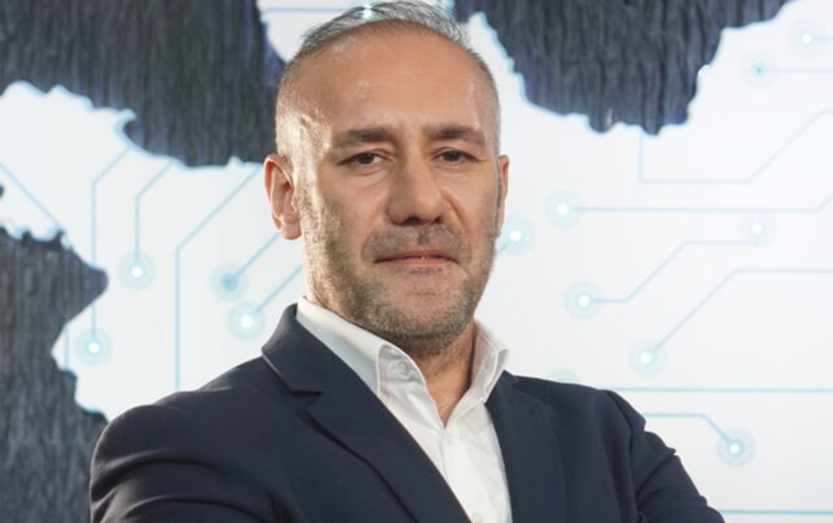 İRİA-da kütləvi ixtisarlar var?