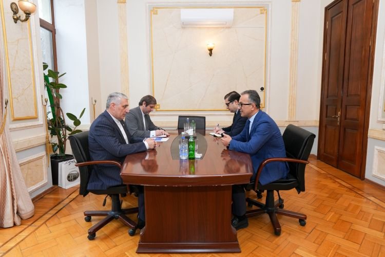 Dövlət Komitəsinin sədri İran səfiri ilə görüşüb