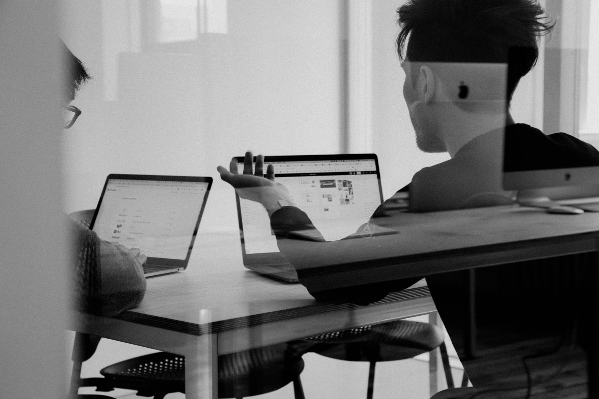 OpenAI və Anthropic korporativ proqram nəhənglərindən kadr toplayır