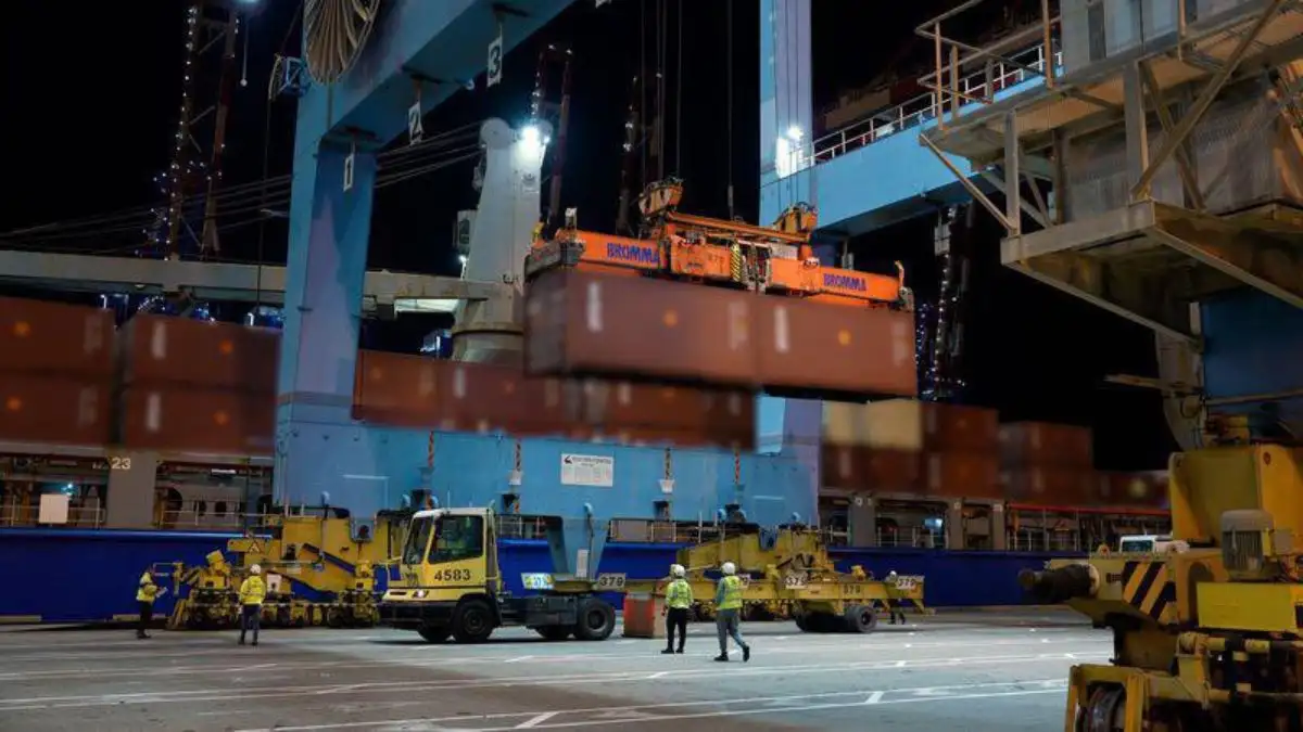 ABŞ İsrailə 24 saatda 6 500 ton silah və hərbi texnika çatdırdı