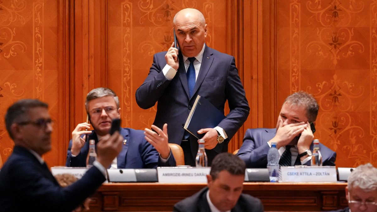 Rumıniya hökuməti etimadsızlıq səsverməsində devrilib