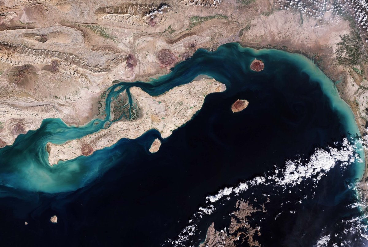İranın Qeşm adası üzərində dron həyəcanı elan olundu