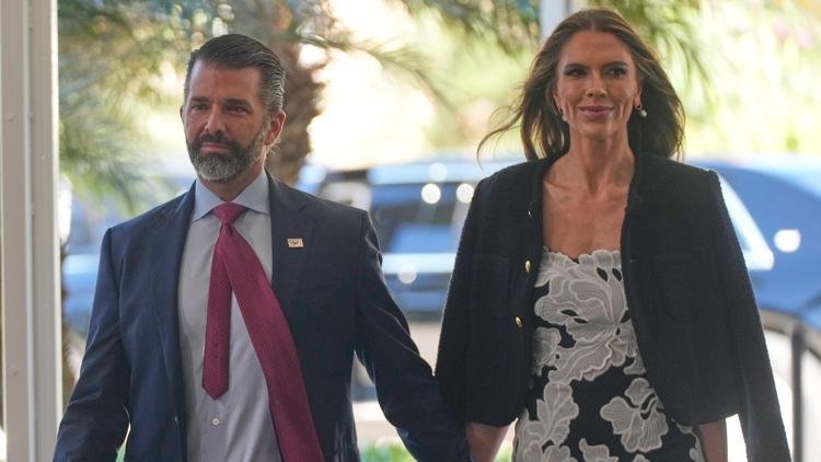 Donald Trampın oğlu gizli şəkildə model ilə evləndi