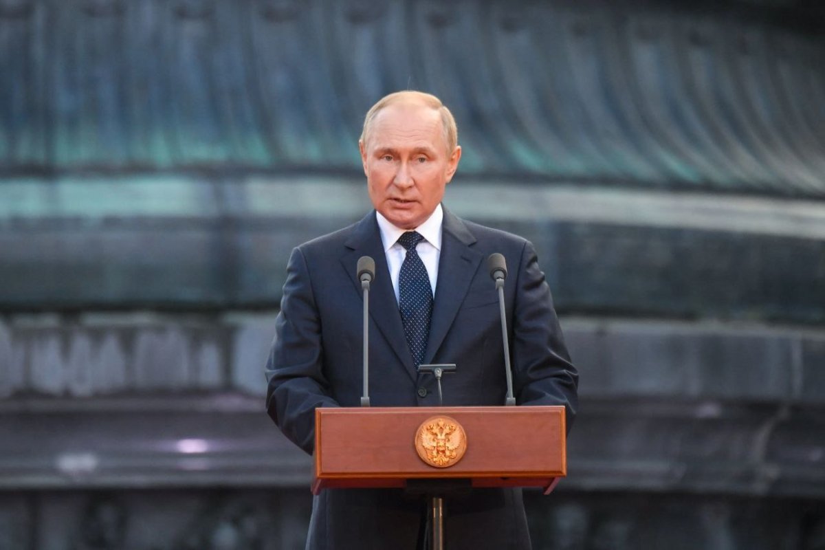 Putin Sİ səbəbilə milyonlarla insanın işini itirə biləcəyini dedi