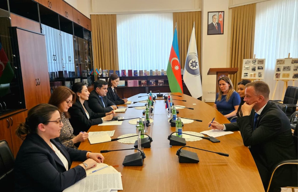 Ombudsman Slovakiya Milli Şurasının üzvlərini qəbul edib