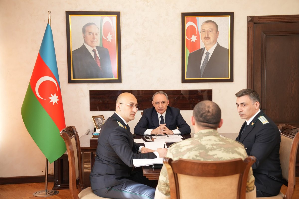Baş prokuror Xankəndi şəhərində vətəndaşları qəbul edib