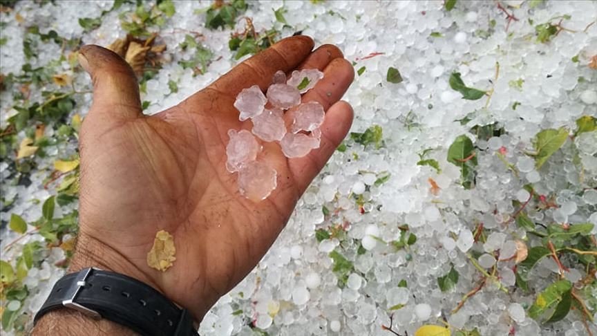Bakıya diametri 4 mm olan dolu düşüb