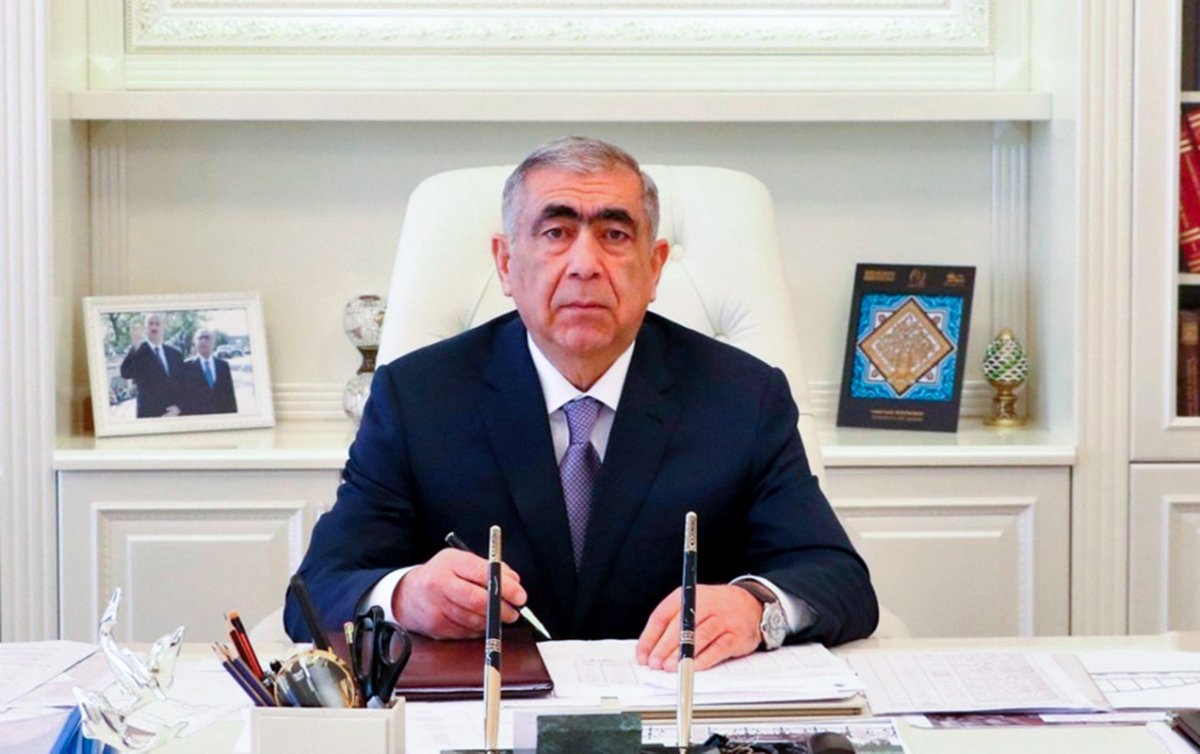 Saleh Məmmədov pul ayırmır - Aylardır maaşsız qalıblar