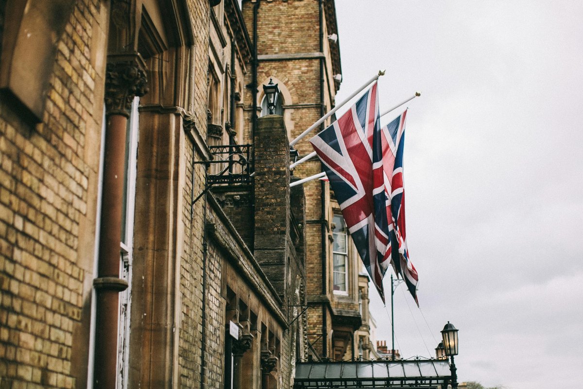Britaniya Rusiya neftindən hazırlanan yanacaq idxalına icazə verdi