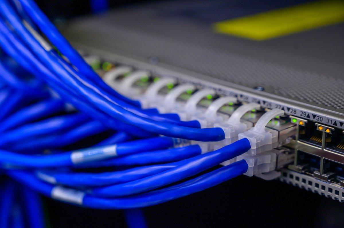İranda beynəlxalq internetə tam çıxışın açıldığı bildirildi