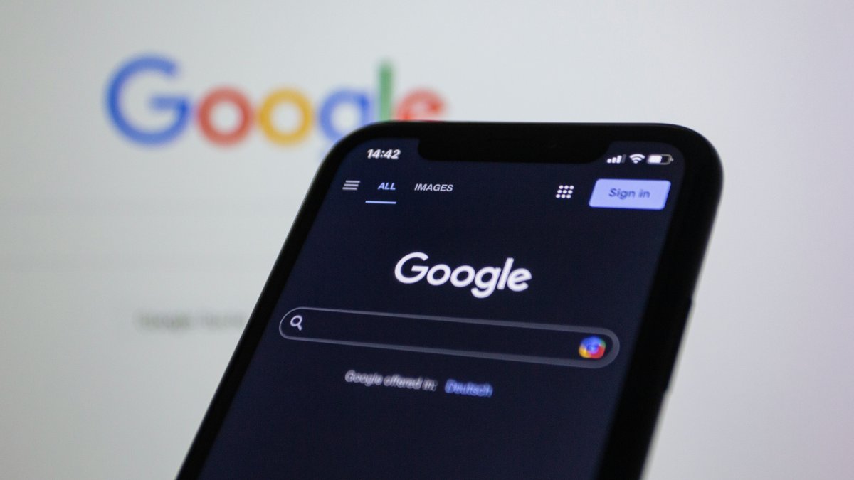 Google Sİ axtarışını internetə daha çox bağlayır