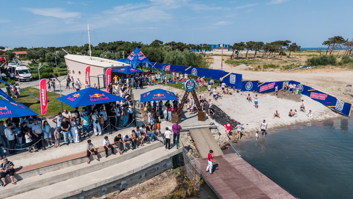 Red Bull Yağlı Dirək Pirallahıda həyacan dolu anlar yaşatdı