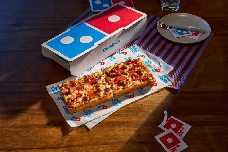 Domino's loqosunu pizza konseptinə çevirib