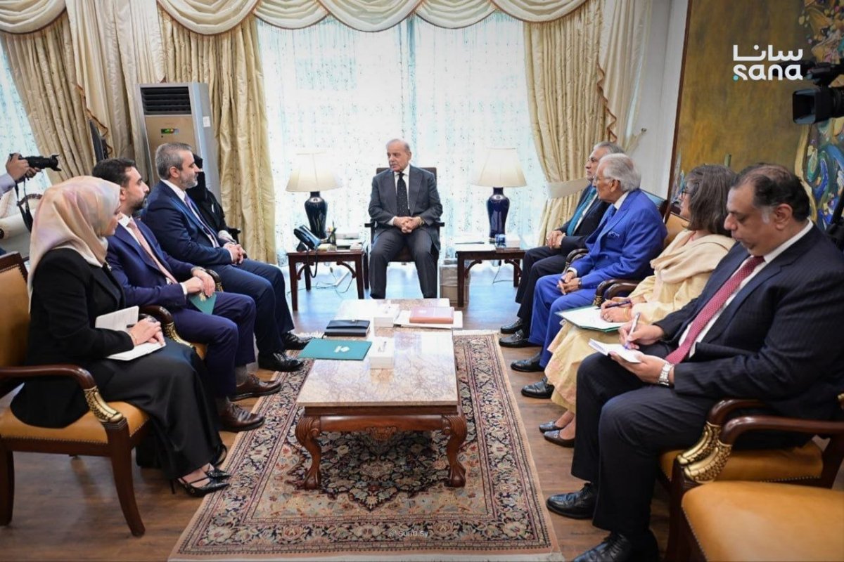 Şahbaz Şərif Bəşər Əsədi Pakistana dəvət edib