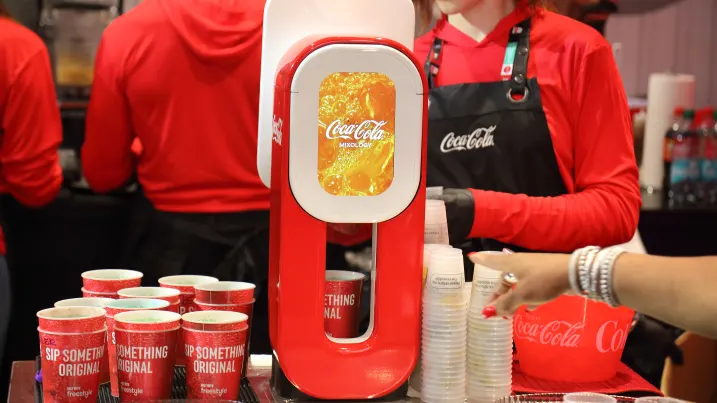 Coca-Cola gizli laboratoriyalarında yeni içki sistemlərini sınaqdan keçirir