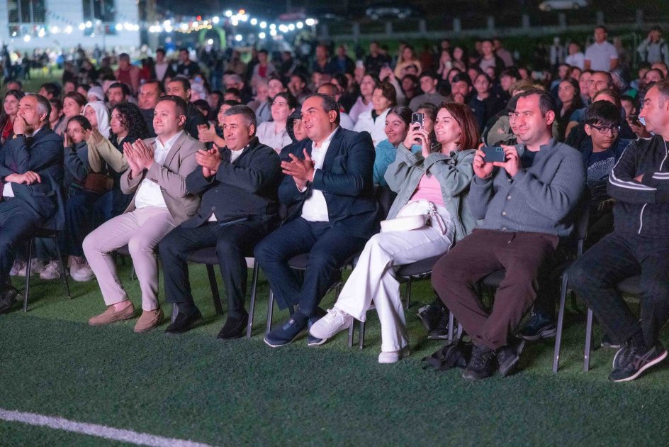 “AzerGold” və Bakı Media Mərkəzinin təşkilatçılığı ilə Daşkəsəndə milli kino seansı baş tutub - Şəkil 1