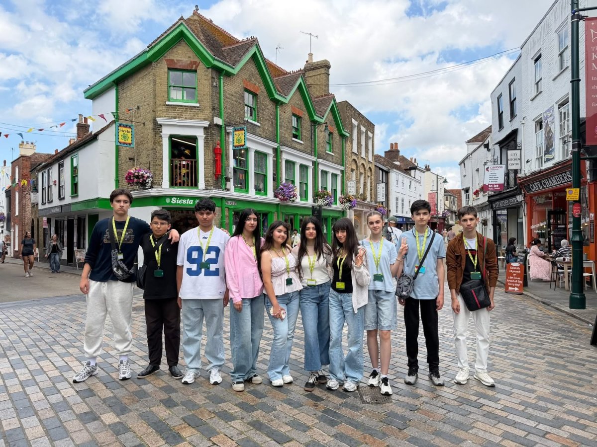 "YAŞAT" Fondunun Londondakı yay məktəbi başa çatıb