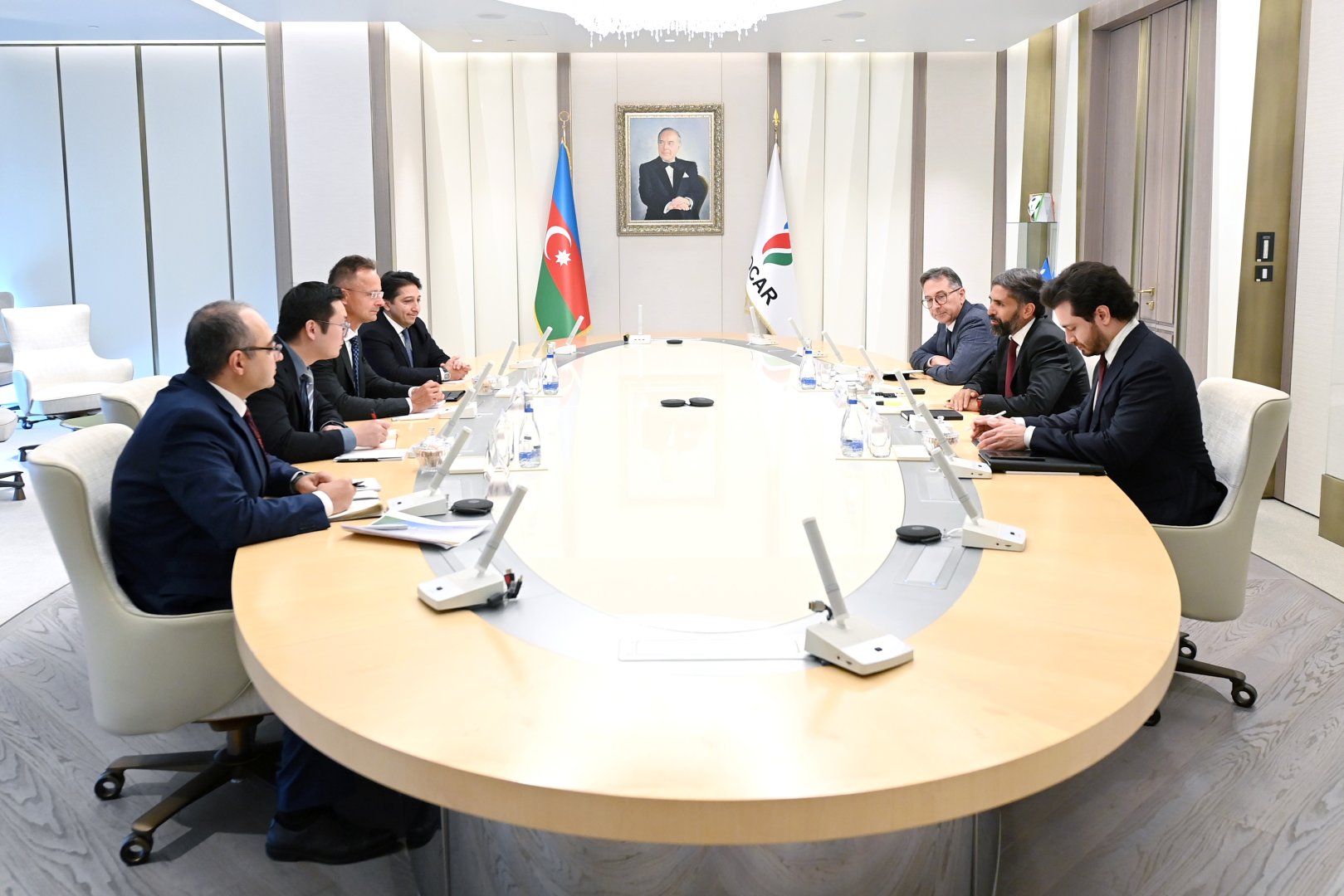 SOCAR-ın prezidenti BYD şirkətinin rəsmi şəxsləri ilə görüşüb