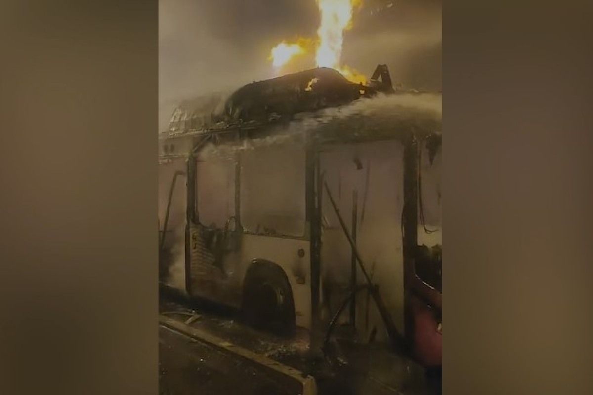Bakıda sərnişin avtobusu yanıb kül oldu