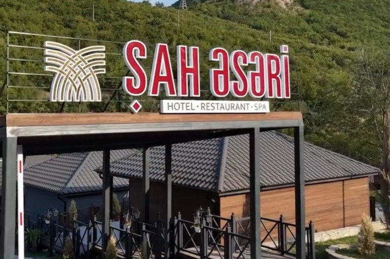 “Şah əsəri” restoranının qarşısında dava olub