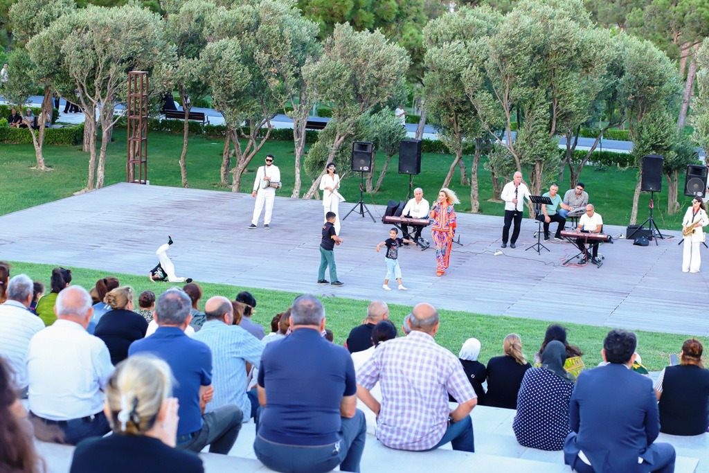Bakıda yayın son konserti keçirildi - FOTOLAR - Şəkil 1