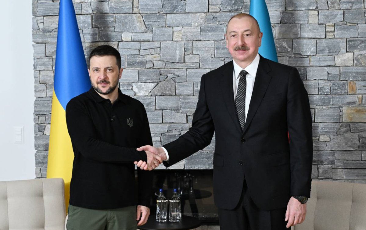 İlham Əliyev Zelenskini təbrik etdi