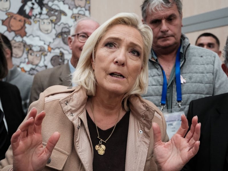 Le Pen: Fransa Rusiya ilə müharibə vəziyyətində deyil
