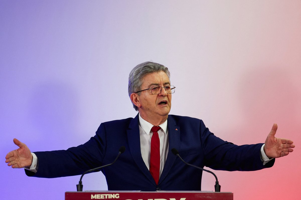 Melenşon Almaniyanın hərbi güclənməsinə qarşı çıxıb