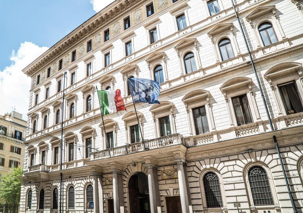 Latviyada NATO təlimində dörd italyan hərbçi yaralanıb