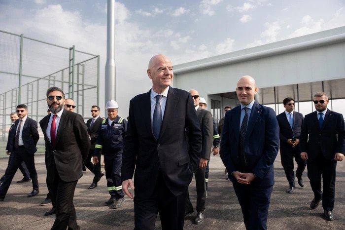 FIFA prezidenti Hövsanda inşa olunan meydançalarda